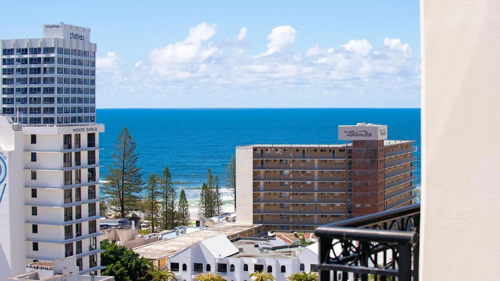 Chevron Renaissance Two Bedroom Ocean Views - Coasthm Gold Coast 0*,
