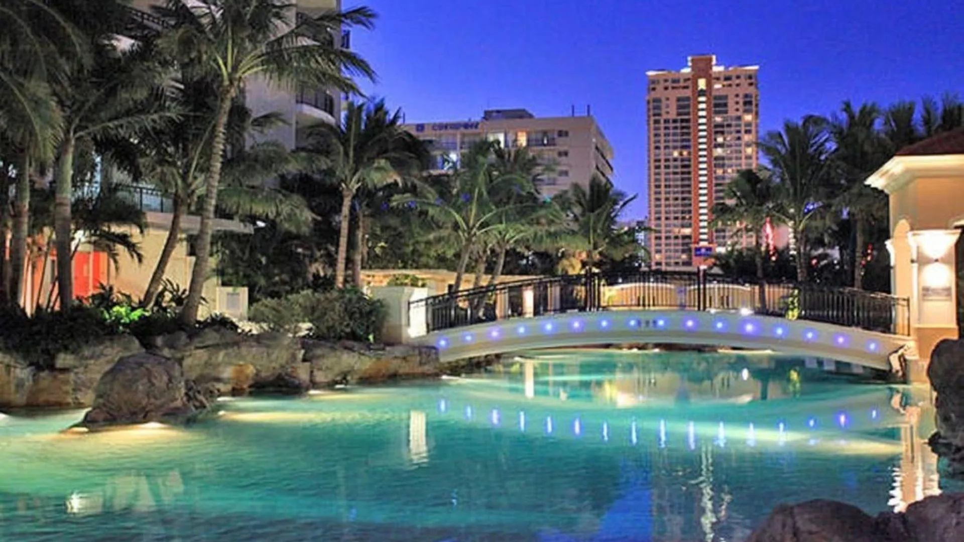 Chevron Renaissance Two Bedroom Ocean Views - Coasthm Gold Coast
