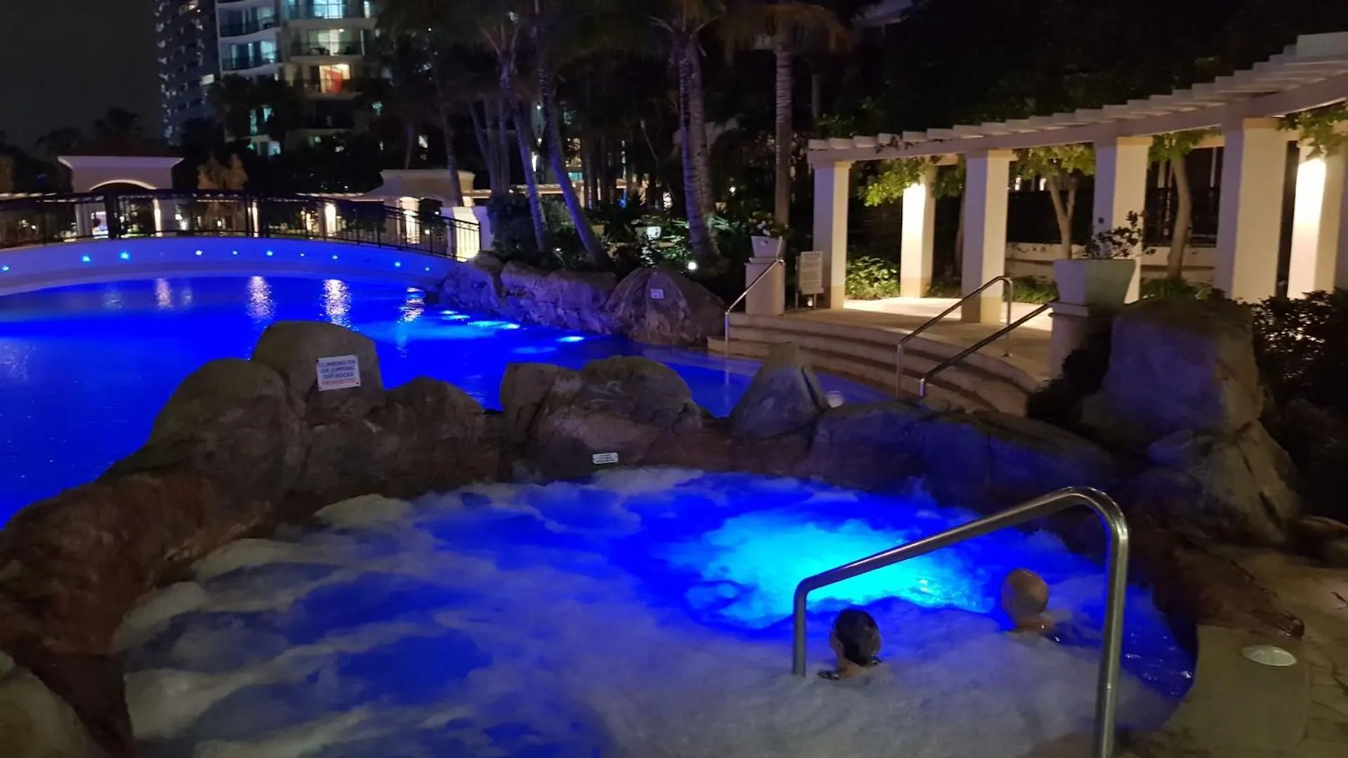 Chevron Renaissance Two Bedroom Ocean Views - Coasthm Gold Coast Apartment