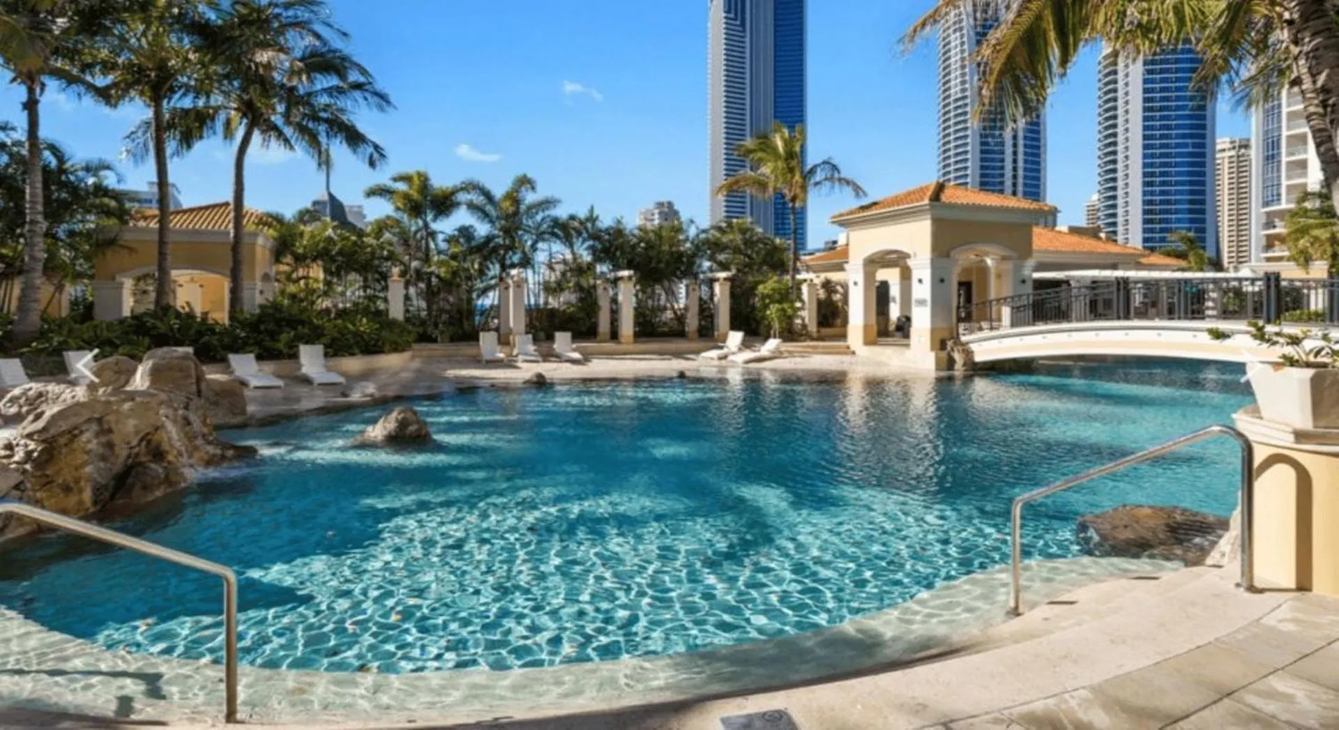 Chevron Renaissance Two Bedroom Ocean Views - Coasthm Gold Coast 0*,